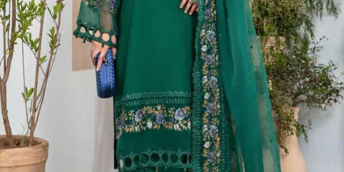 Grace Store's Embroidered Lawn Suits: Perfect Summer Dresses for Ladies